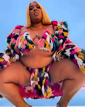 Sexy BBW in a Bikini: Celebrity Ebony Legs'