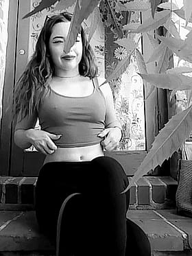 Brunette Girlfriend's Non-Nude Amateur Teen Moments'