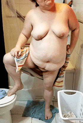 Amateur BBW Belly Shower: Naked and Ready for You'