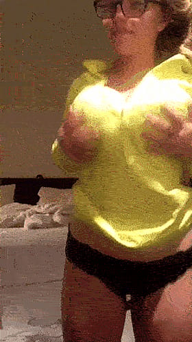 Big Tits Teen Ass Exposed in Yellow'