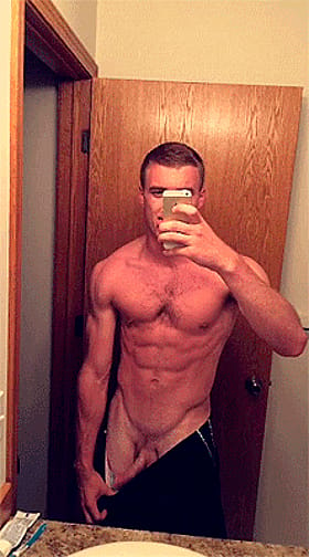 Amateur Naked Selfie: Mirror Selfie of a Shirtless Man'