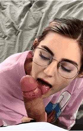 Babes Giving Amazing Blowjobs: Get Your Girlfriend to Suck Your Dick'