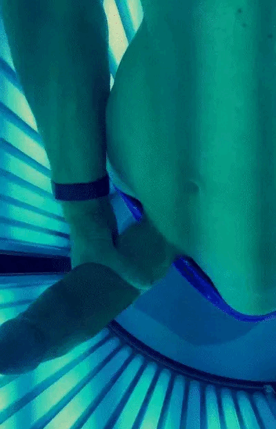 Penis Solo Male Masturbation: A Blue Light Experience picture 1 of 1
