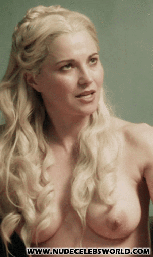 Kiwi Celebrity Nude: Lucy Lawless's Famous Bare Moment picture 1 of 1