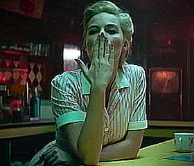Blonde Celebrity Kiss: Margot Robbie in The Terminal'