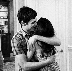 Sexy Gif Com: Two People Kissing in a House picture 1 of 1